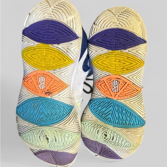 Size 8 - Nike Kyrie 5 Have A Nike Day - Picture 7 of 11